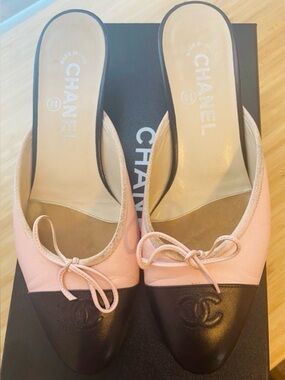 CHANEL Pink and Black Leather Two-Tone Ballet Mules Chanel Pink Heels Shoes